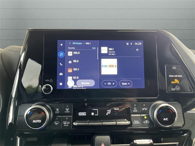 used 2024 Toyota Highlander car, priced at $29,995