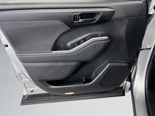 used 2024 Toyota Highlander car, priced at $34,370