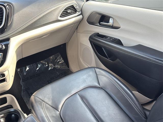 used 2024 Chrysler Pacifica Hybrid car, priced at $26,060