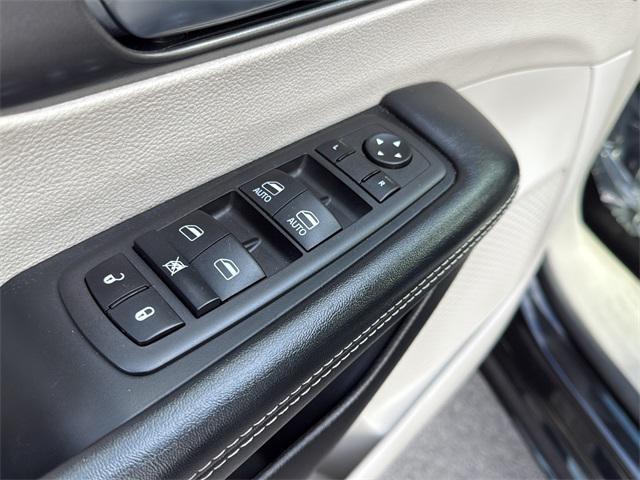 used 2024 Chrysler Pacifica Hybrid car, priced at $26,060