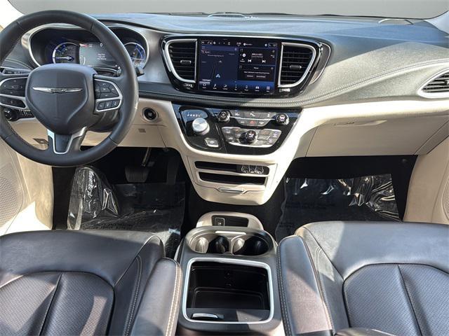 used 2024 Chrysler Pacifica Hybrid car, priced at $26,060