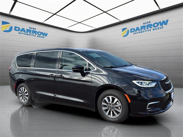 used 2024 Chrysler Pacifica Hybrid car, priced at $26,060
