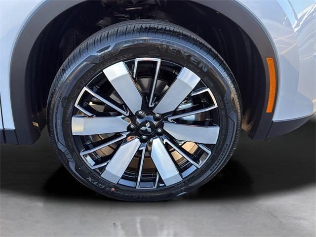 new 2025 Mitsubishi Outlander car, priced at $37,813