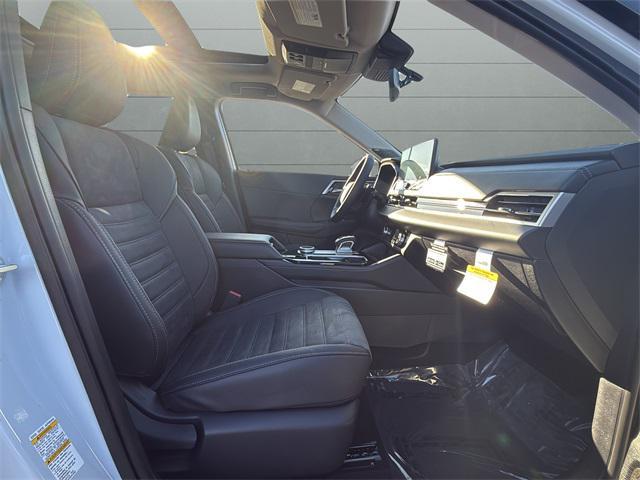 new 2025 Mitsubishi Outlander car, priced at $37,813