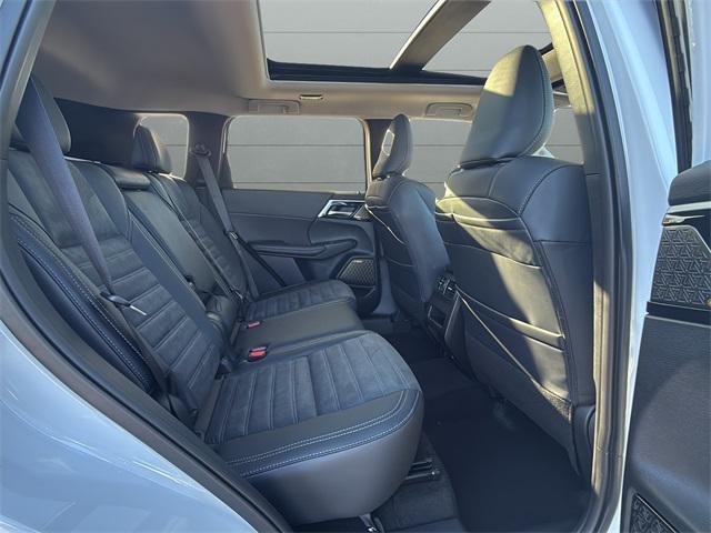 new 2025 Mitsubishi Outlander car, priced at $37,813