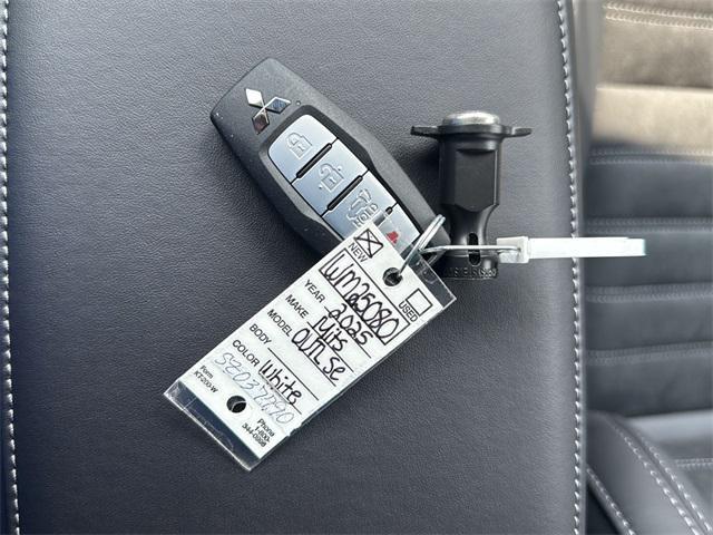 new 2025 Mitsubishi Outlander car, priced at $32,398