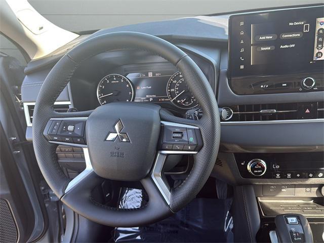 new 2025 Mitsubishi Outlander car, priced at $32,200