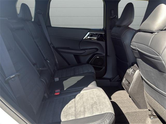 new 2025 Mitsubishi Outlander car, priced at $32,200