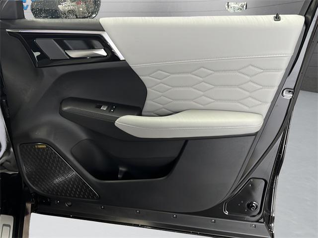 new 2025 Mitsubishi Outlander car, priced at $40,127