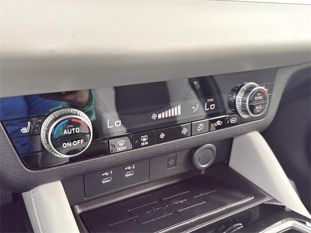 new 2025 Mitsubishi Outlander car, priced at $32,404