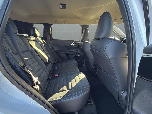 new 2025 Mitsubishi Outlander car, priced at $33,348