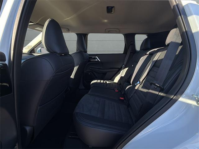 new 2025 Mitsubishi Outlander car, priced at $33,348