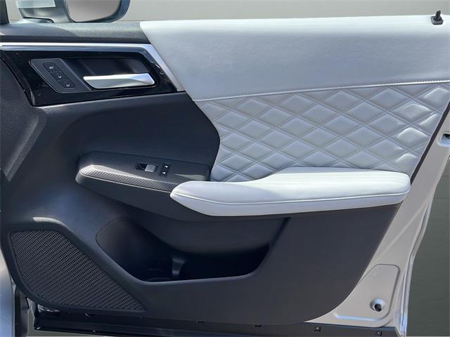 new 2025 Mitsubishi Outlander PHEV car, priced at $43,078