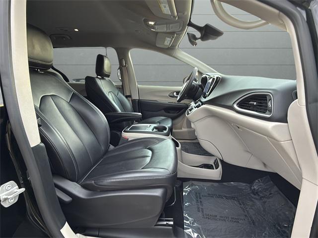 used 2024 Chrysler Pacifica car, priced at $27,333