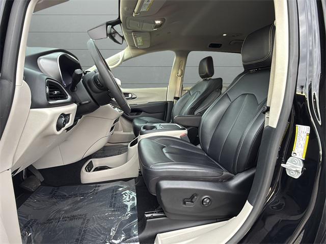 used 2024 Chrysler Pacifica car, priced at $27,333