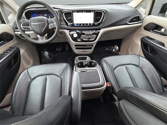 used 2024 Chrysler Pacifica car, priced at $27,333