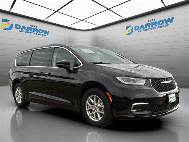 used 2024 Chrysler Pacifica car, priced at $27,333