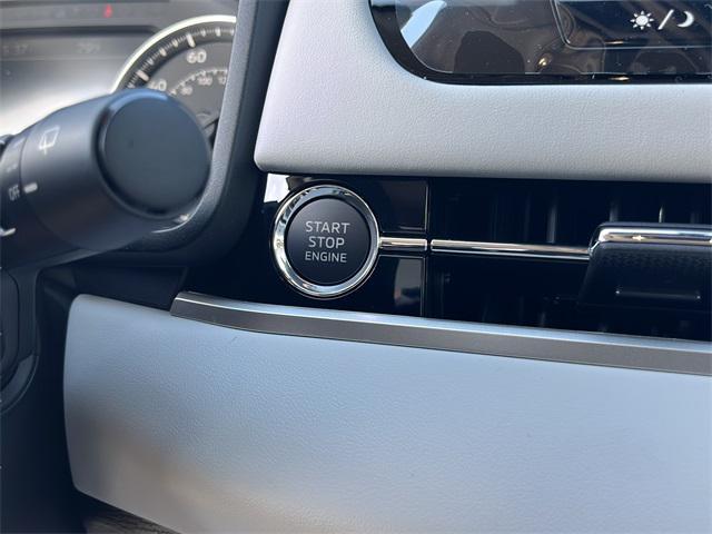 new 2025 Mitsubishi Outlander car, priced at $32,404