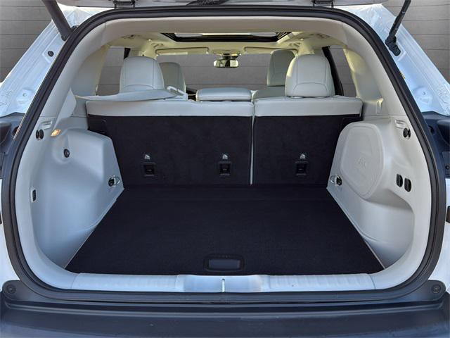 used 2022 Jeep Cherokee car, priced at $25,091