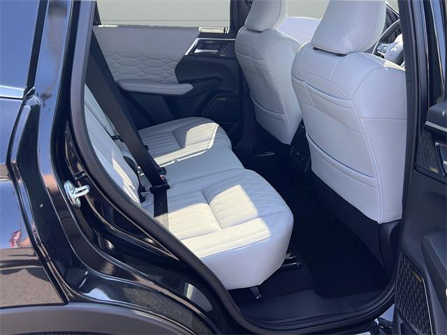 new 2025 Mitsubishi Outlander car, priced at $39,777