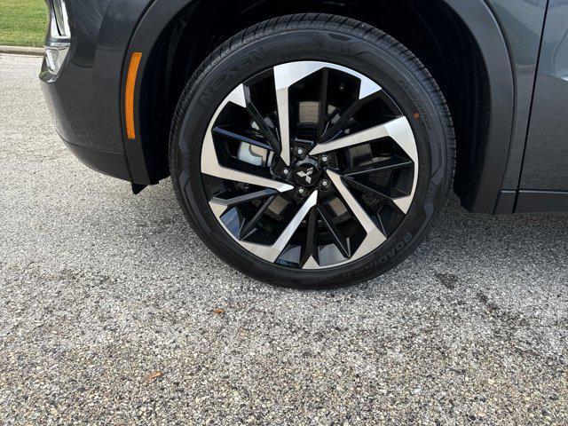 new 2024 Mitsubishi Outlander car, priced at $30,100