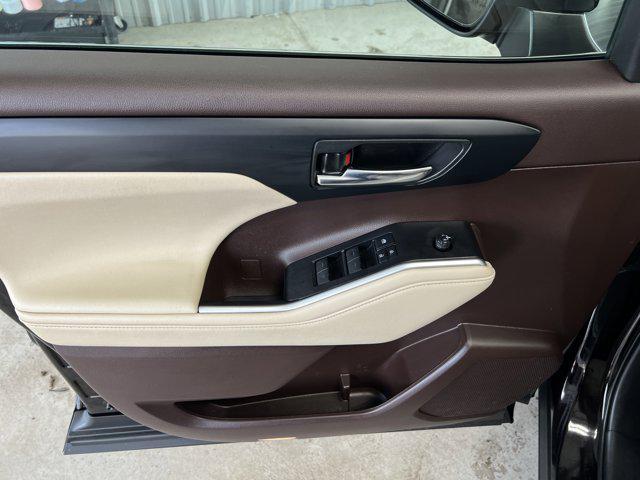 used 2021 Toyota Highlander car, priced at $34,455