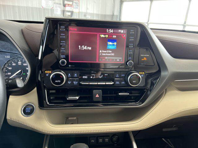 used 2021 Toyota Highlander car, priced at $34,455