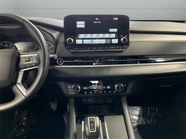 used 2024 Mitsubishi Outlander car, priced at $25,060