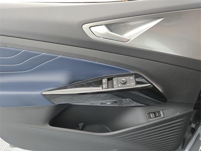 new 2025 Volkswagen ID.4 car, priced at $40,720