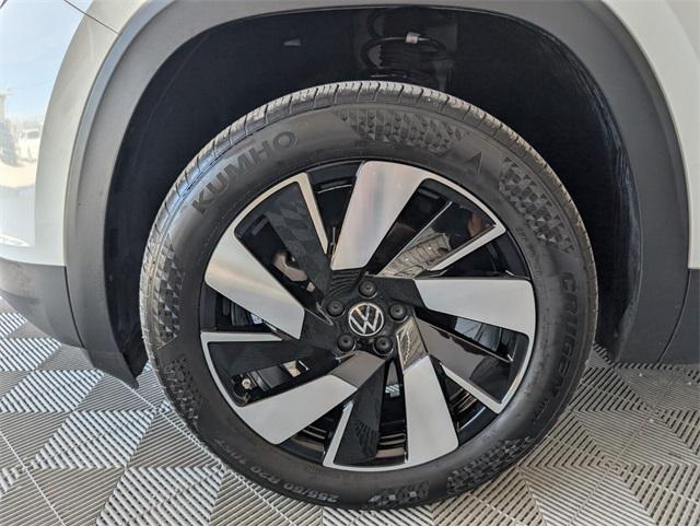 used 2024 Volkswagen Atlas Cross Sport car