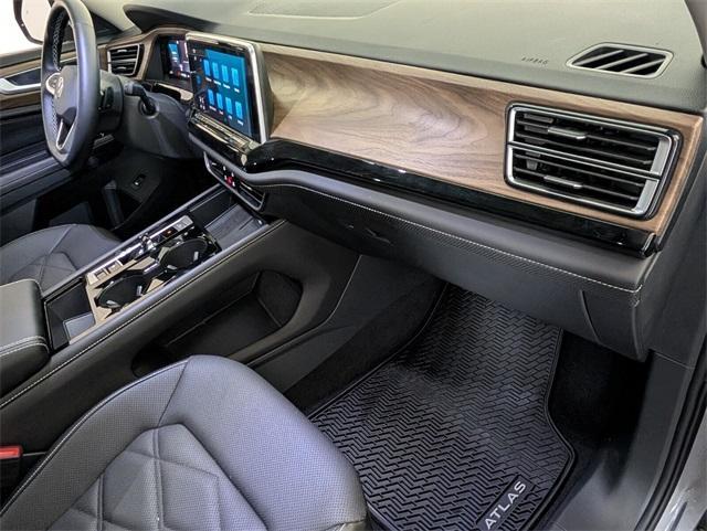 new 2025 Volkswagen Atlas car, priced at $40,813