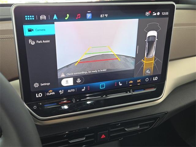 new 2025 Volkswagen ID.4 car, priced at $40,720