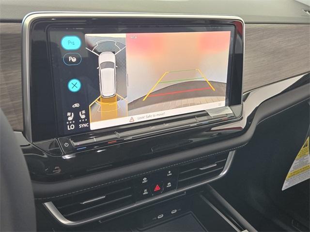 new 2025 Volkswagen Atlas car, priced at $52,105