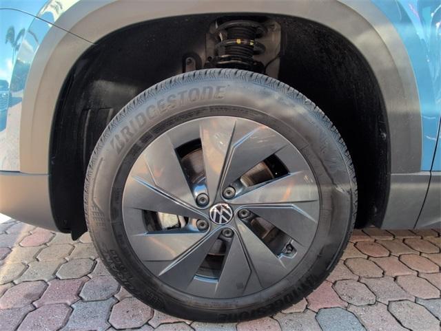used 2025 Volkswagen Taos car