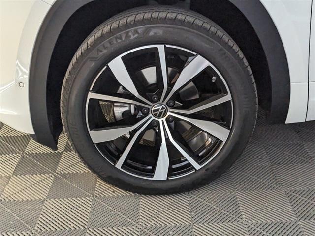 new 2026 Volkswagen Atlas Cross Sport car, priced at $53,911