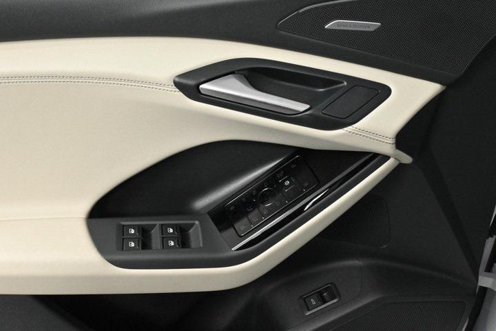 new 2025 Audi Q6 e-tron car, priced at $75,425