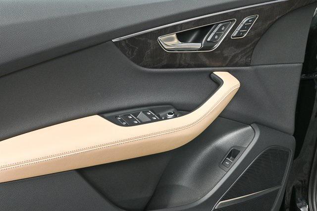 new 2025 Audi Q7 car, priced at $74,195