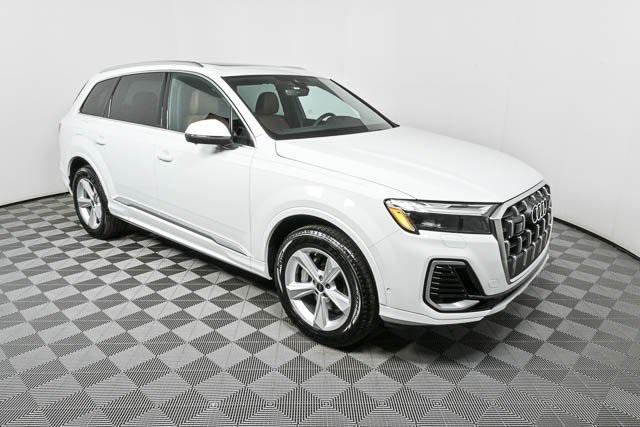 new 2025 Audi Q7 car, priced at $69,455