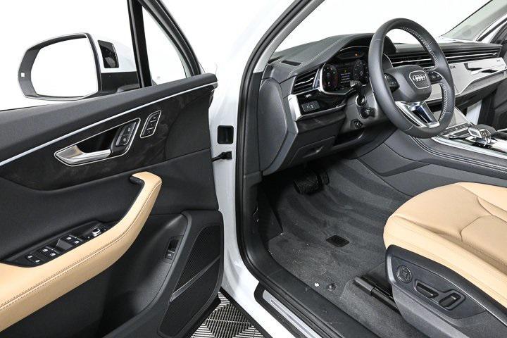 new 2025 Audi Q7 car, priced at $77,750
