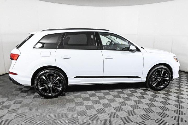 new 2025 Audi Q7 car, priced at $74,640