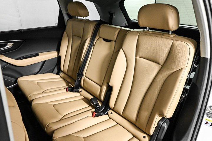 new 2025 Audi Q7 car, priced at $74,640