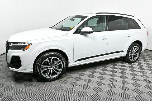 new 2025 Audi Q7 car, priced at $64,356