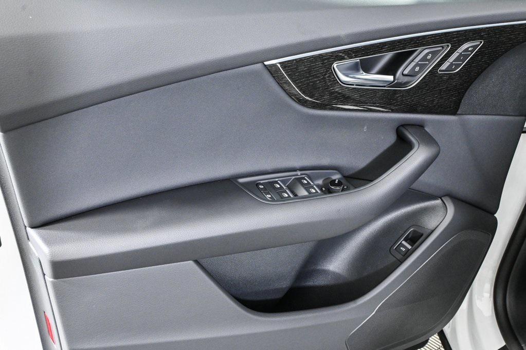 new 2025 Audi Q8 car, priced at $72,869