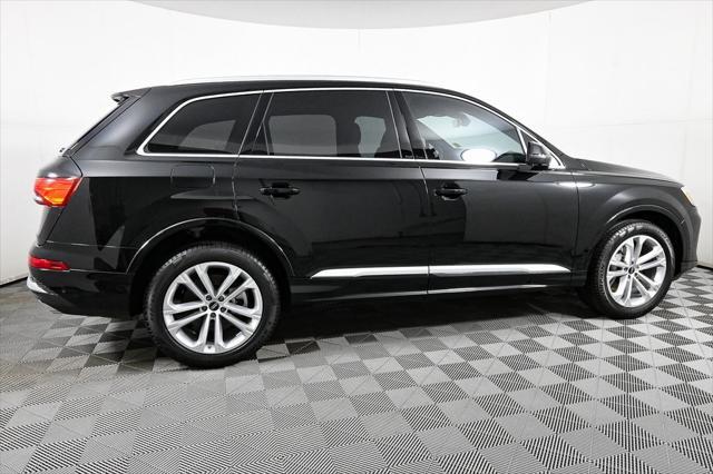 new 2025 Audi Q7 car, priced at $77,796