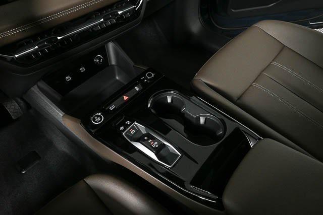 new 2025 Audi Q6 e-tron car, priced at $71,000