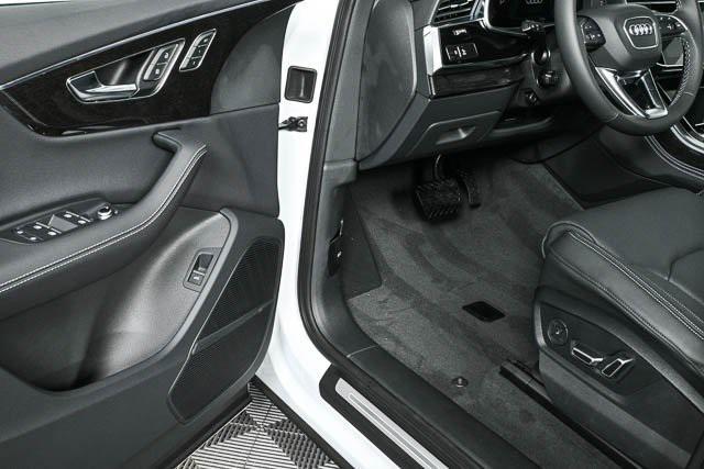 new 2025 Audi Q7 car, priced at $82,908