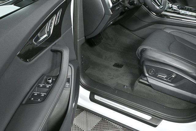 new 2025 Audi Q7 car, priced at $81,216