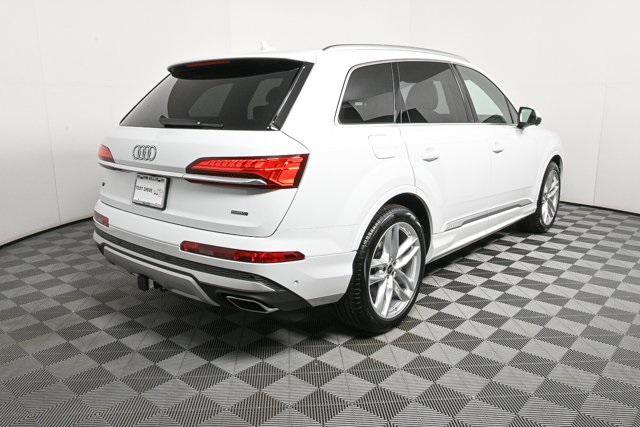 new 2025 Audi Q7 car, priced at $74,681