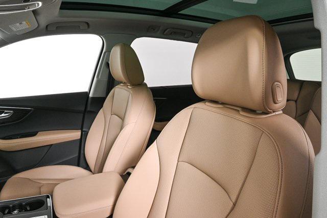 new 2025 Audi Q7 car, priced at $74,681