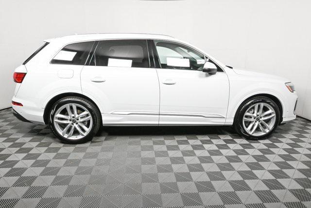 new 2025 Audi Q7 car, priced at $74,681